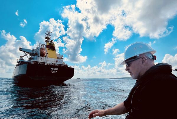A bulk carrier ROJEN is being checked by the JCC inspection team